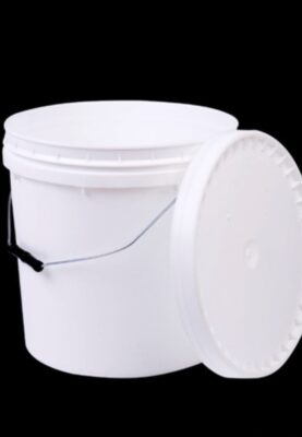 CUBETA INDUSTRIAL 20 LT cubeta con Tapa de plastico Y asa Metalica capacidad: 20 Litros Apta Para Procesos En temperaturas Bajo Cero , Ideal Para la industria Alimenticia , quimica , Farmaceutica ; Suplementos En Polvo , Protege, Almacean , distribuye con Total Seguridad todo Tipo De Productos De la Industrai Alimenticia , Quimica ; Farmaceutica , AgroAlimentaria Alata resistencia y durabilidad